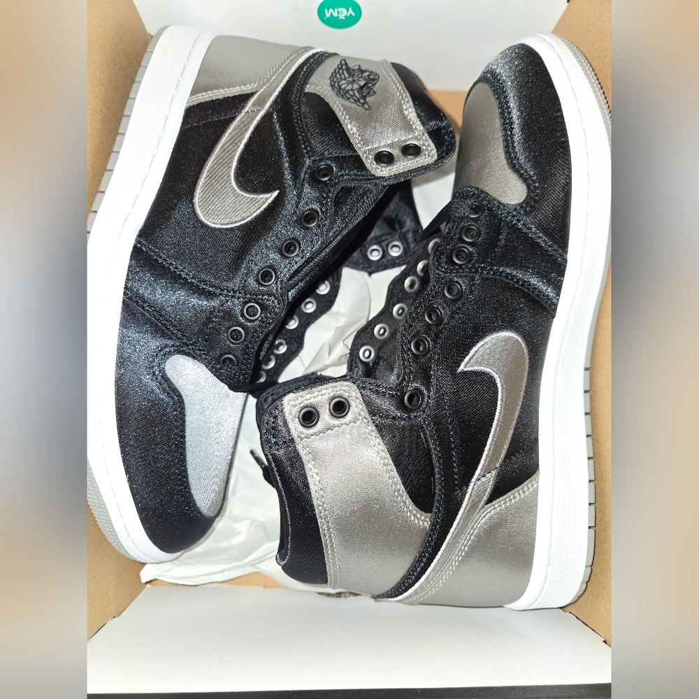 NIB Air Jordan 1 Retro High OG Satin Shadow - Picture 7 of 9